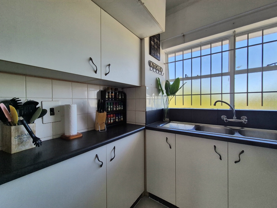 2 Bedroom Property for Sale in Claremont Western Cape